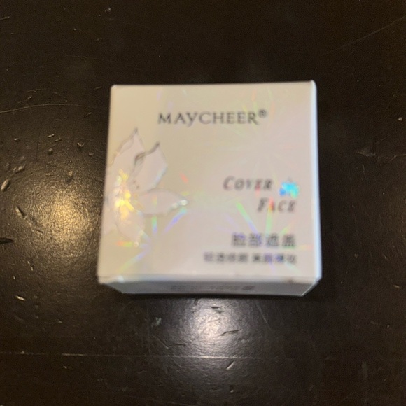 Face cover up - Picture 1 of 4